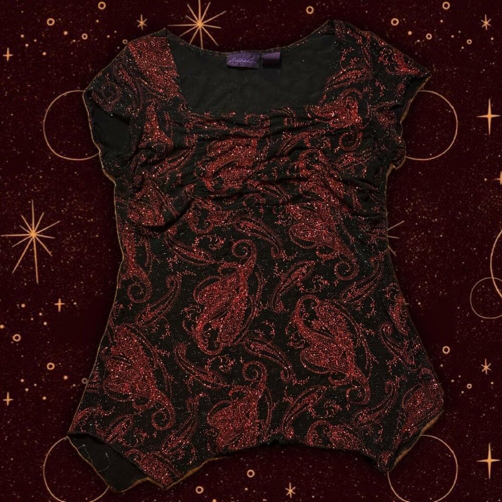 Red & black paisley print top with a touch of glitter 🌹✨